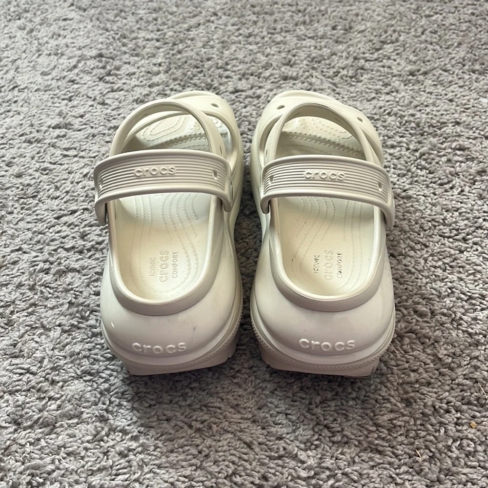 Crocs Mega Crush Sandals in color Bone size m6/w8. - Picture 3 of 3